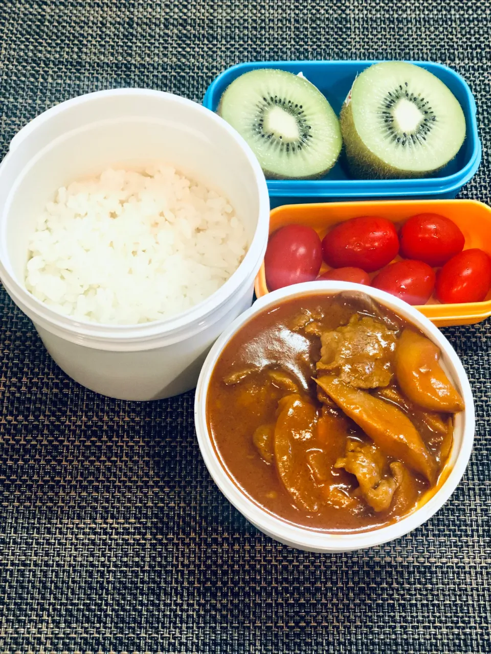 Snapdishの料理写真:本日の女子中学生弁当→ハヤシライス|Taja & Mayさん