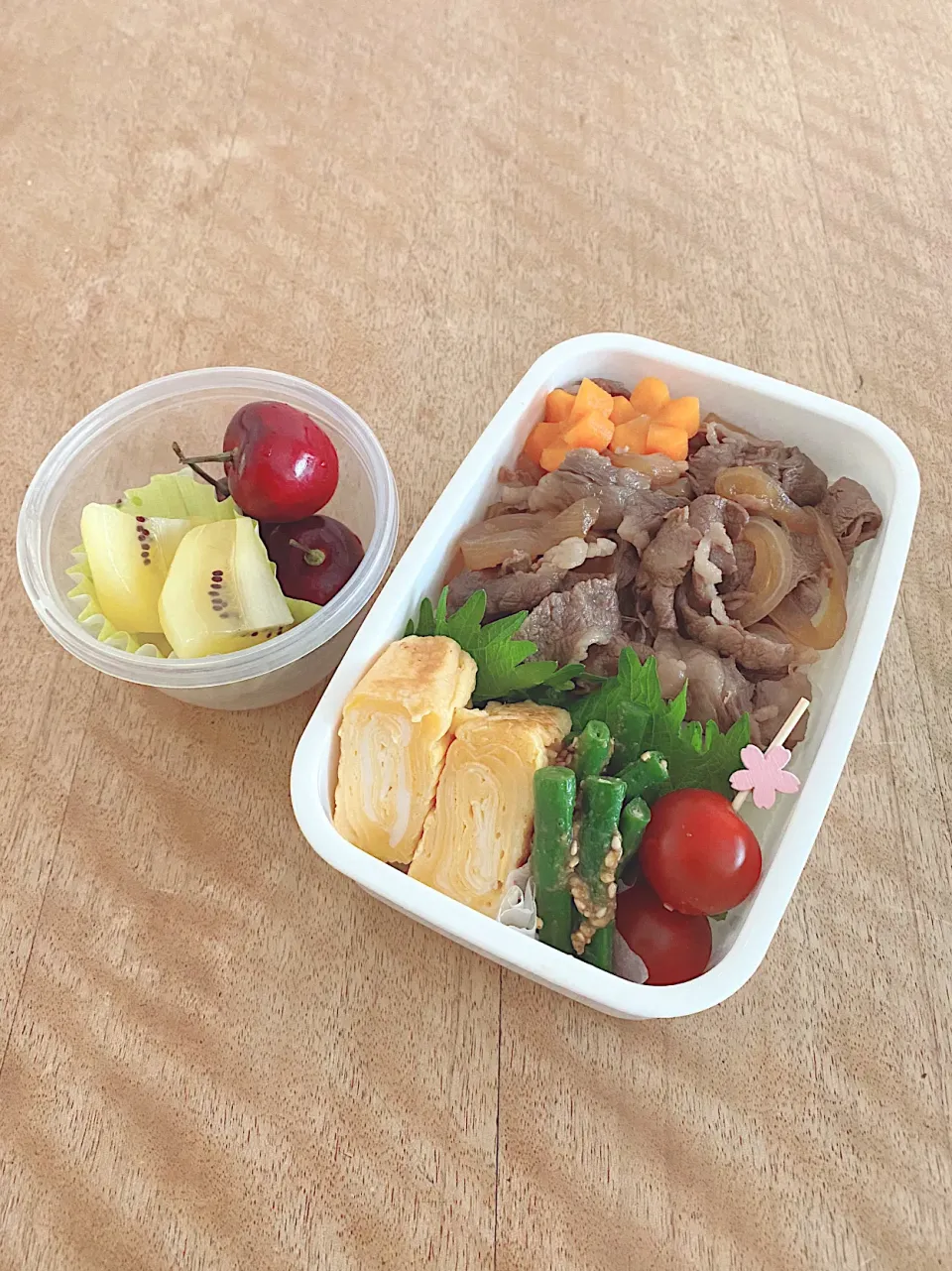 Snapdishの料理写真:牛丼弁当|Sakikoさん