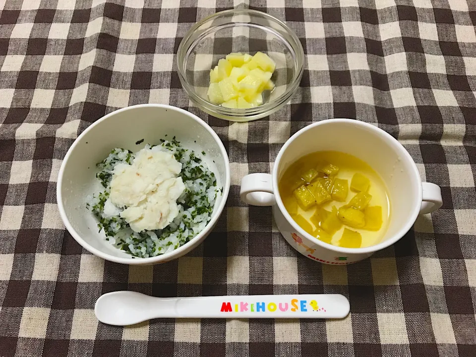 Snapdishの料理写真:【離乳食】鯛のわかめごはん、さつまいものお吸い物、もも|sayaさん