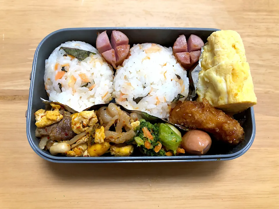 Snapdishの料理写真:鮭しそおにぎり弁当|SAKIさん