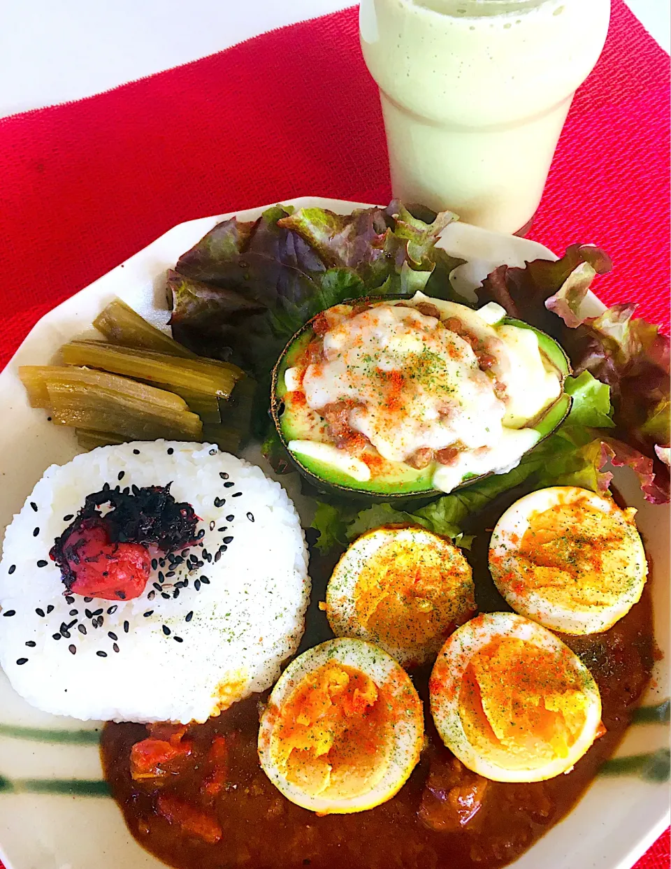 スパイスチキンカレー🍛アボカド🥑わさび醤油納豆チーズ焼き🧀ラワンぶき煮付け付き🤗|HAMI69さん