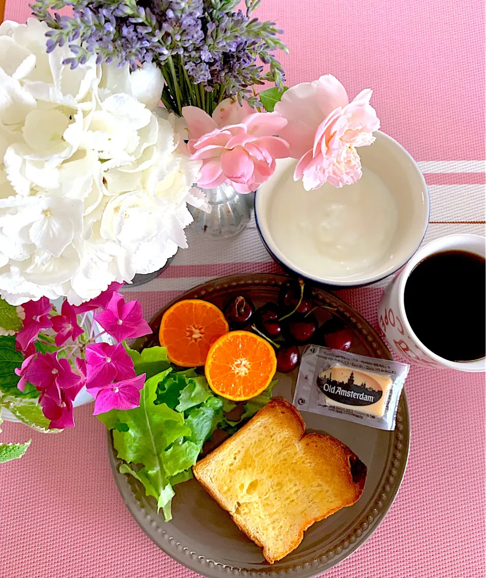 Snapdishの料理写真:お庭の花とモーニングプレート|あっちゃんさん