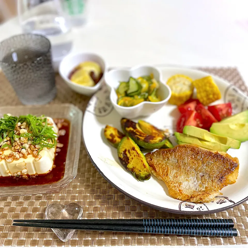 Snapdishの料理写真:6/22晩ご飯：鯛のレモン醤油ソテー|ななみんさん