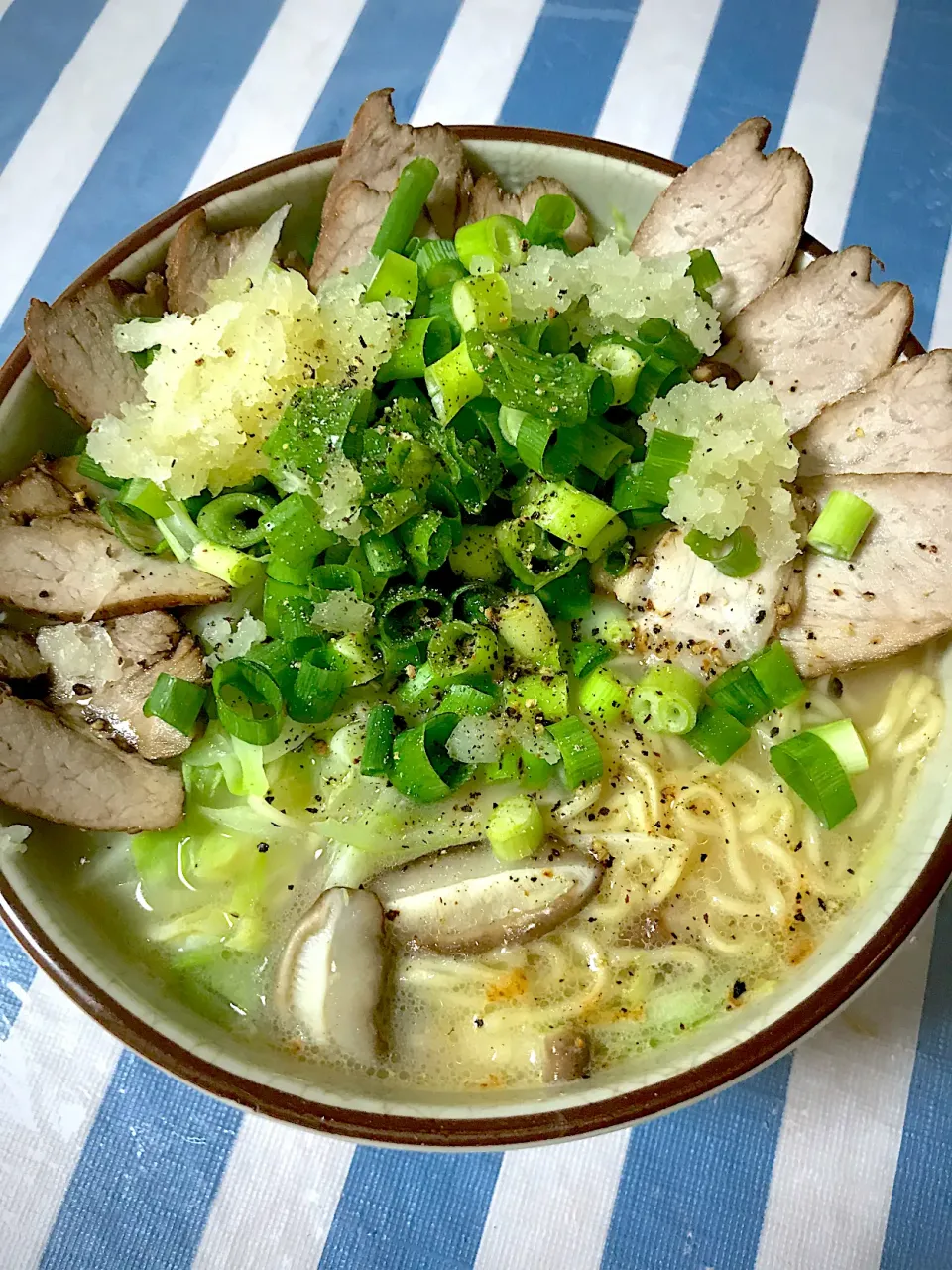 マルちゃん正麺豚骨味でまた同じキャベツラーメンを作ってしまう件|カピバラおやじさん