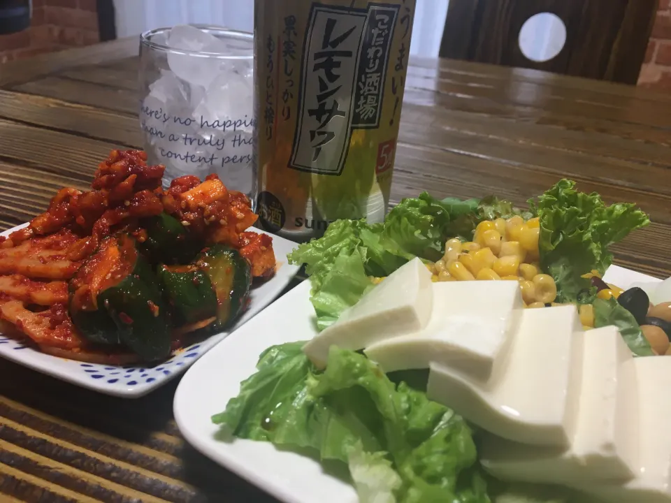 キムチ盛り合わせと豆腐サラダ🍻|ようか✩.*˚さん