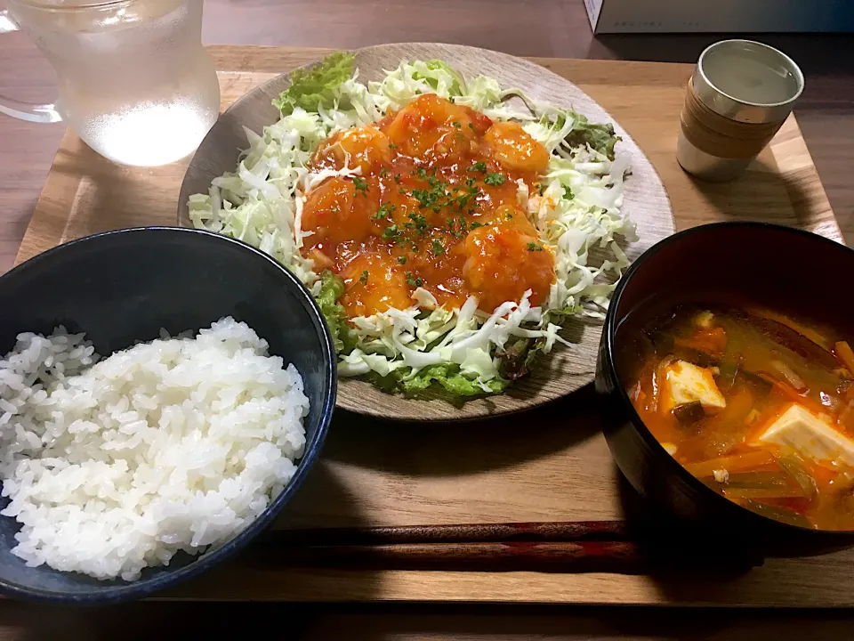 Snapdishの料理写真:初めて作った！エビチリ🍤 と、リピートの海鮮チゲスープ|にゃふてんさん