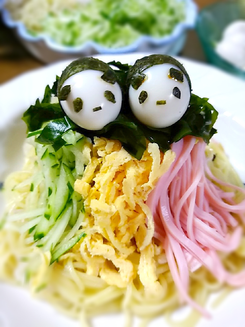 双子パンダ乗せ冷やし中華