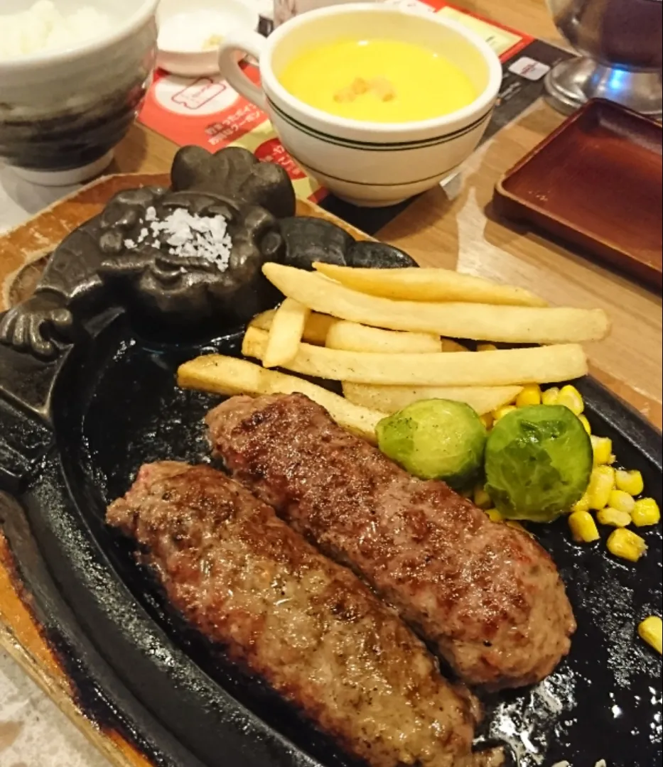 Snapdishの料理写真:ブロンコビリーのハンバーグ|しまだ ちえこさん