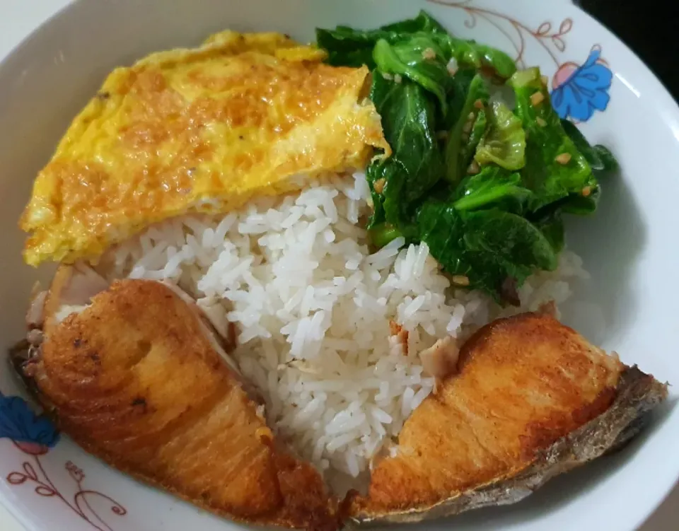 Baby Kailan Omelette  Fried Batang Fish 😋🤤
23 June 2021 Dinner|🌷lynnlicious🌷さん