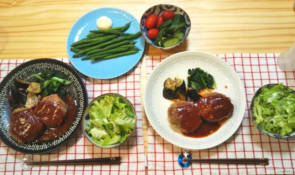 ハンバーグ
茹でいんげん豆
トマトときゅうりのぬか漬け
サラダ|ひろゴーヤさん