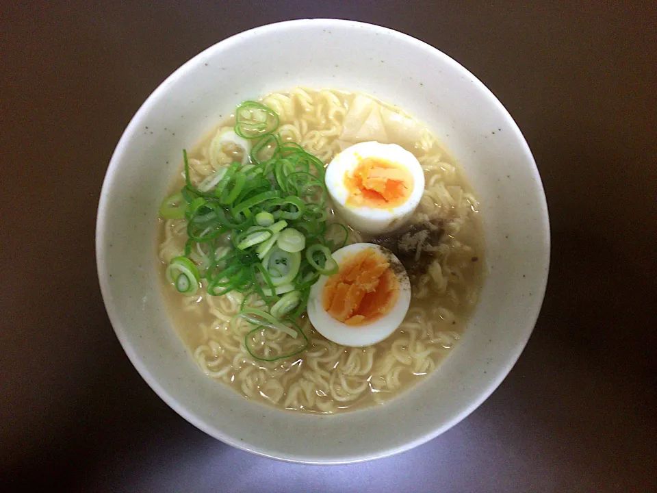 自家製ラーメン(ゆで卵入)|ばーさんさん