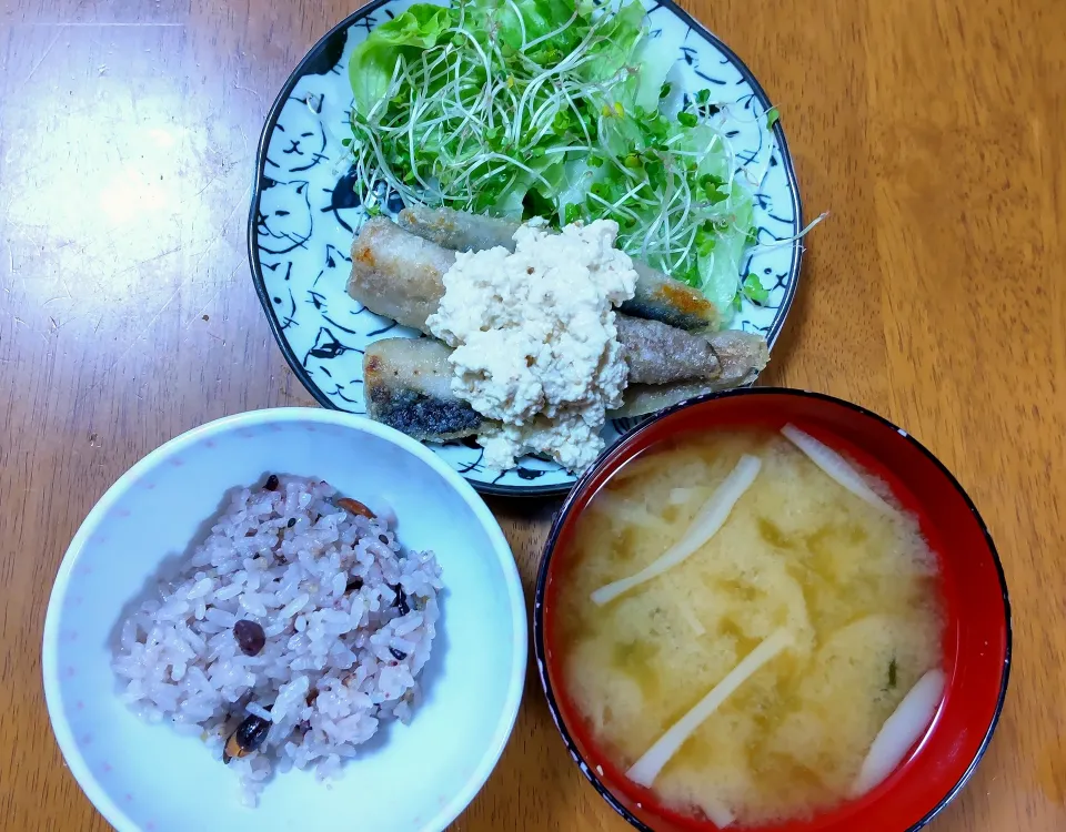 ６月２３日　いわしのソテー味噌マヨ豆腐タルタル　サラダ　大根とわかめのお味噌汁|いもこ。さん