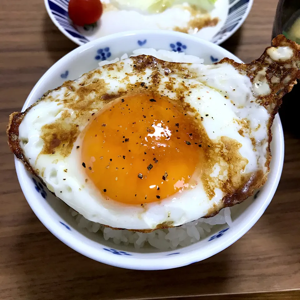 Snapdishの料理写真:バター醤油目玉焼きどーん！٩̋(๑˃́ꇴ˂̀๑)|morimi32さん