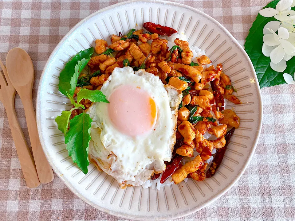 チキンカパオライス🥢🌶🌶🌶|K.Choさん