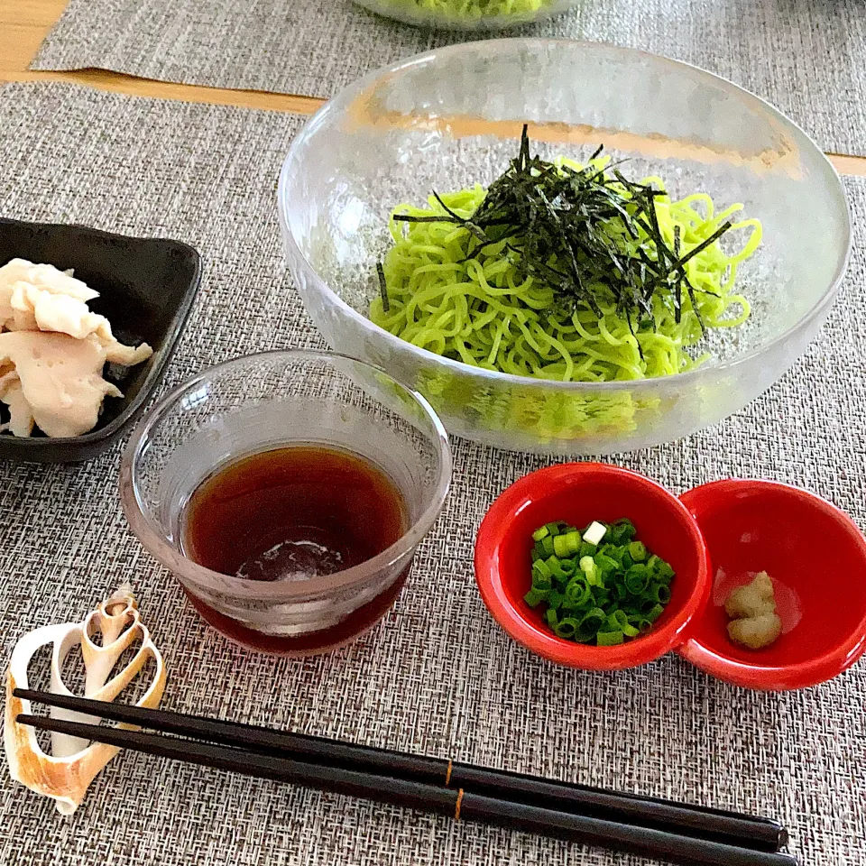 Snapdishの料理写真:知床ざるラーメンで昼食|ツインうさぎさん