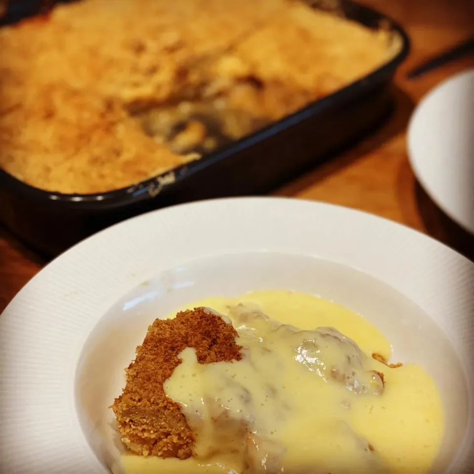 Now I am the kinda guy that misses the 80s 
Especially cool desserts at school made by the dinner ladies 
So Homemade 
Rhubarb & Apple Crumble with fresh made V|Emanuel Hayashiさん