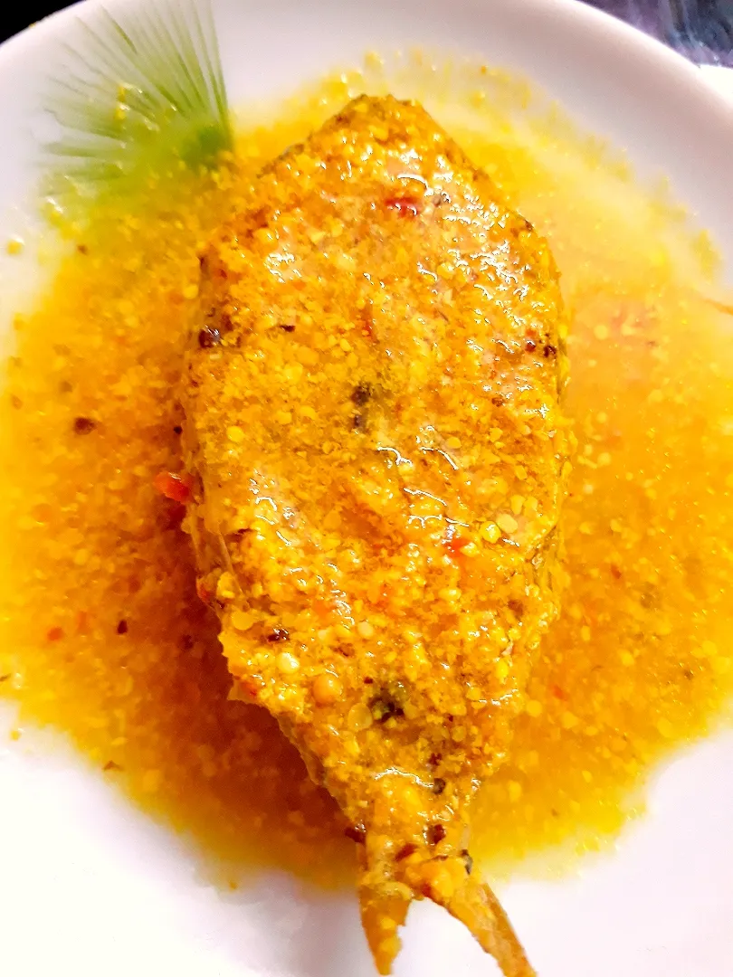 Snapdishの料理写真:sorse illish.... Mustard Hilsa...|Moumita Chowdhury Senさん