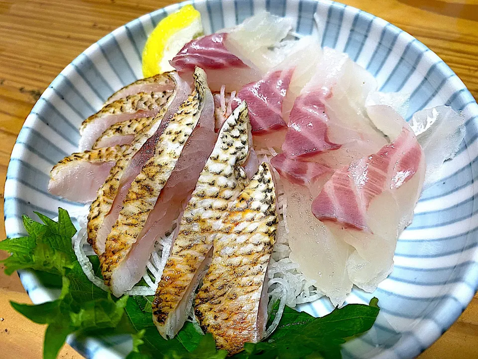 Snapdishの料理写真:のどぐろの炙りお刺身と媛の宝真鯛お造り🐟|buhizouさん