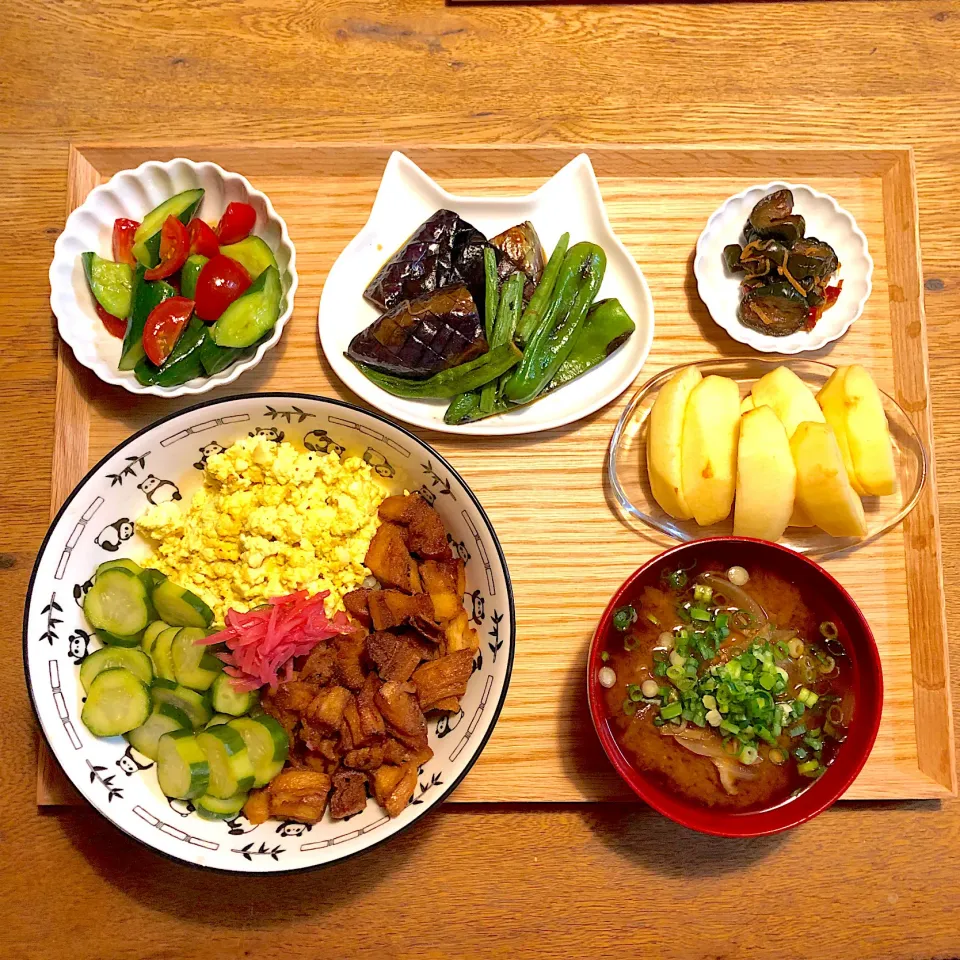 #vegan 
三食丼　車麩　炒り豆腐　糠漬けきゅうり|makiko_aさん