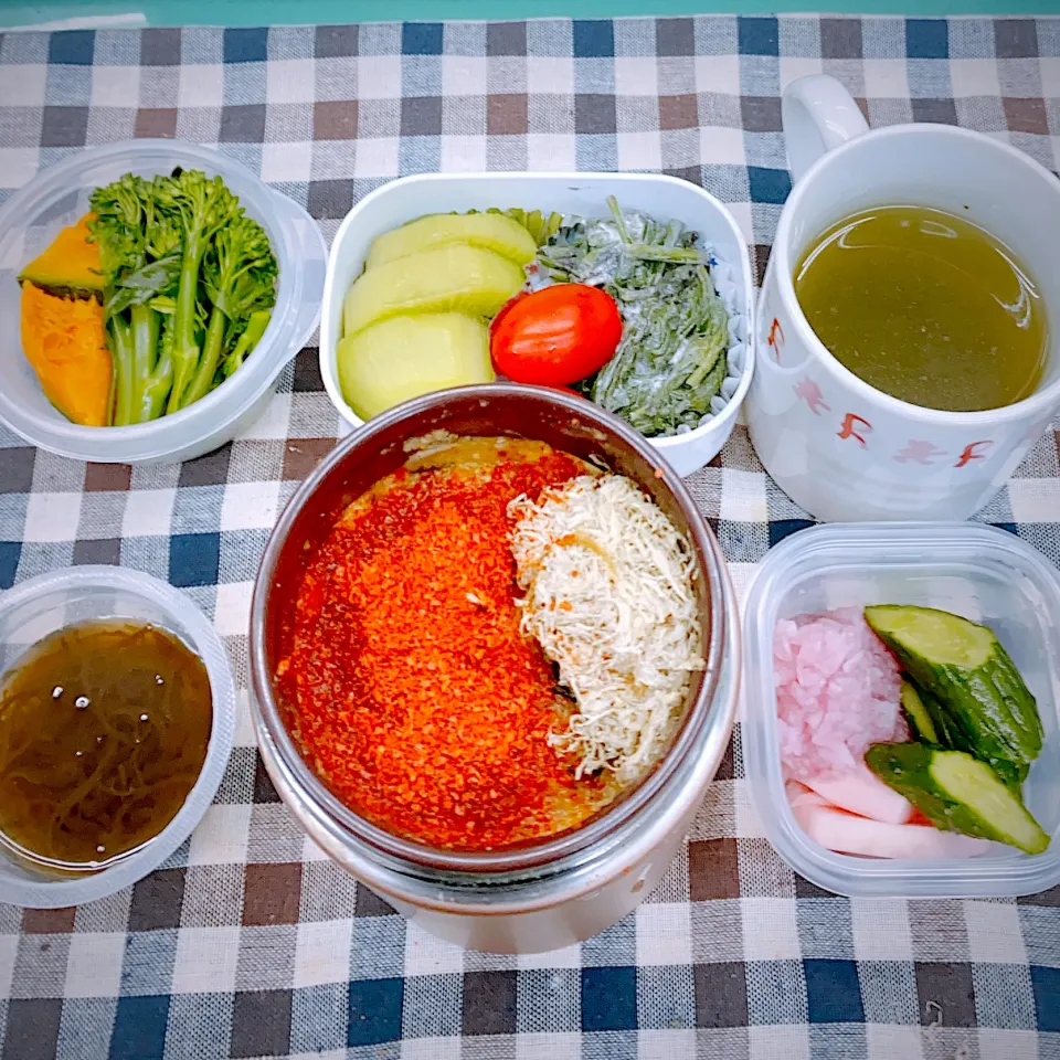 Snapdishの料理写真:今日のお弁当★いつものサラダチキン&野菜キノコ大豆ひじき入りもち麦白菜スープの赤唐辛子たっぷりバージョン|riko30294さん