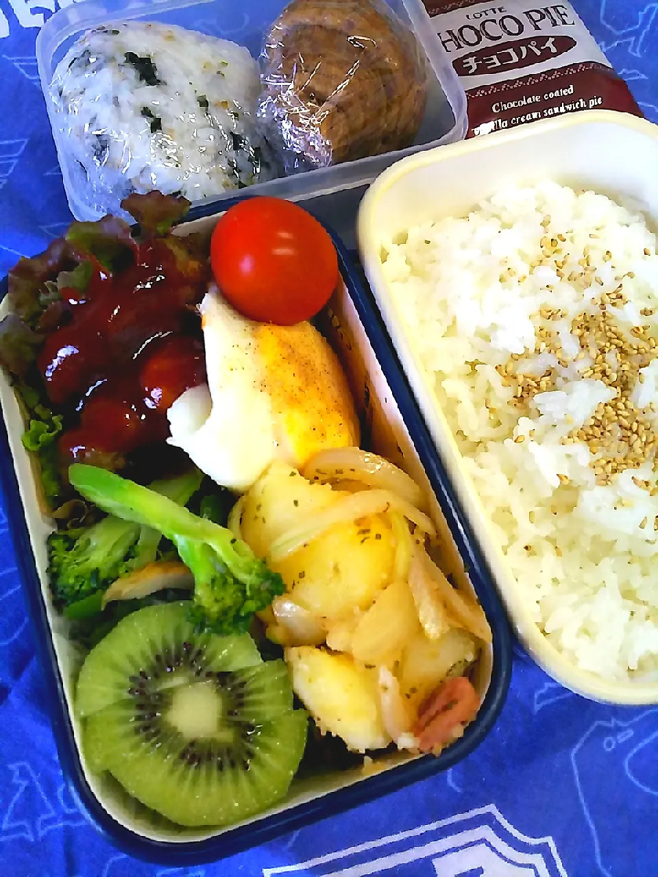 Snapdishの料理写真:目玉焼きハンバーグ弁当|ぱんださん