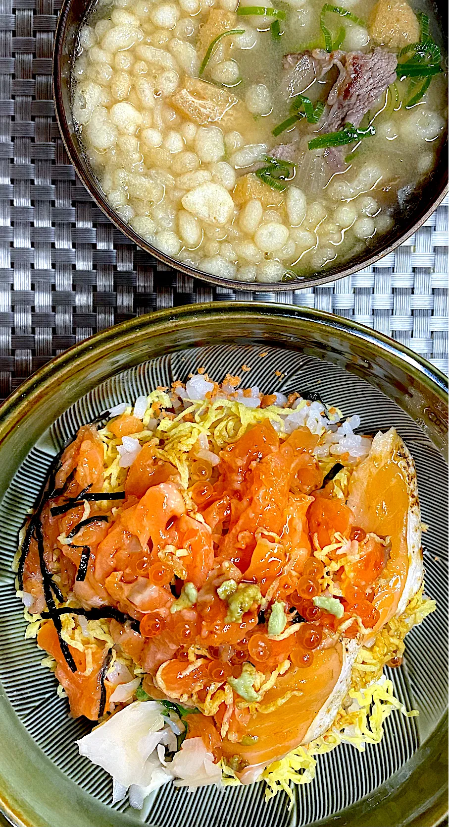 鮭親子丼 380円÷2|すくらんぶるえっぐさん