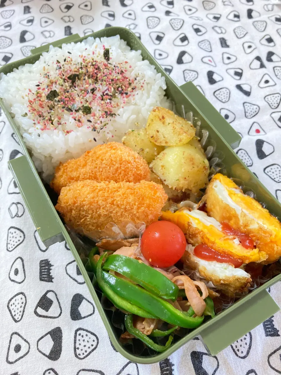 Snapdishの料理写真:エビ寄せフライ弁当|SaDaさん