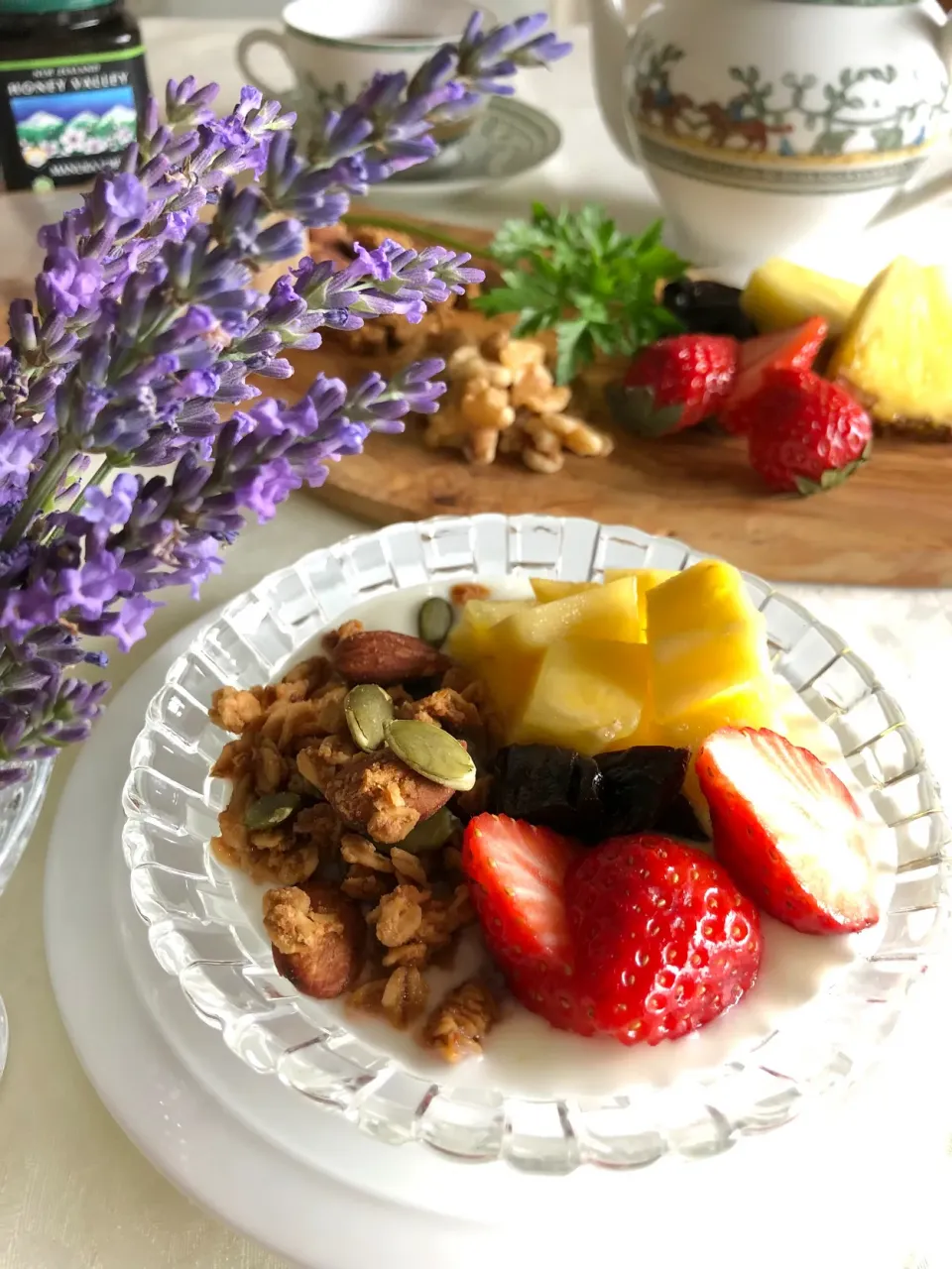 グラノーラとフルーツの朝食|よしこさん