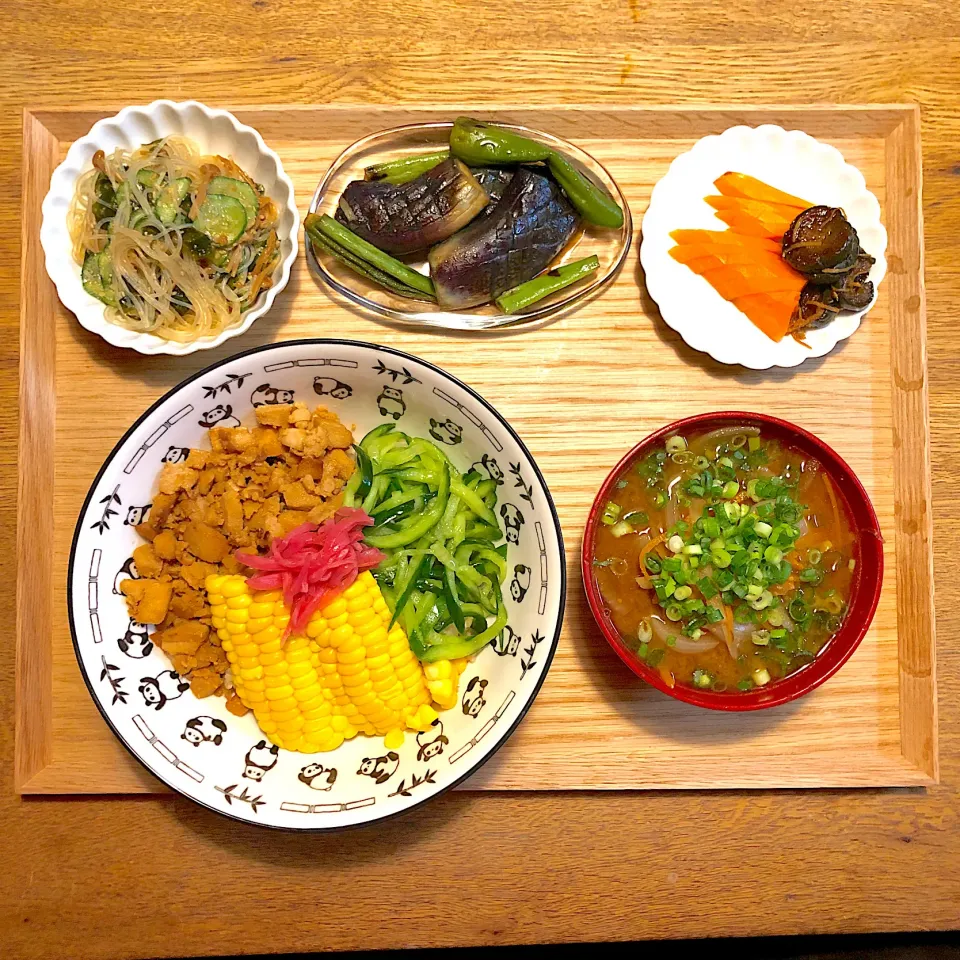 #vegan 
三食丼　高野豆腐　とうもろこし　きゅうり|makiko_aさん