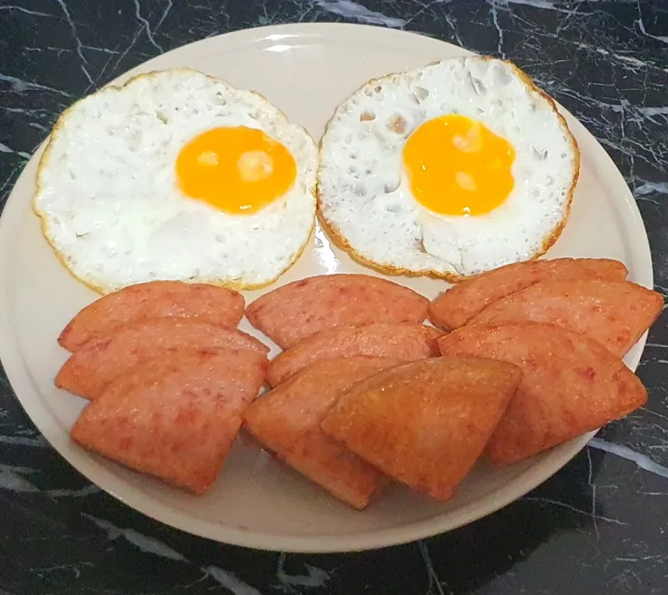 Snapdishの料理写真:Simple Dinner 25 June 2021
Eggs + Luncheon Meat + Rice 😋🤤🤪👄💕|🌷lynnlicious🌷さん