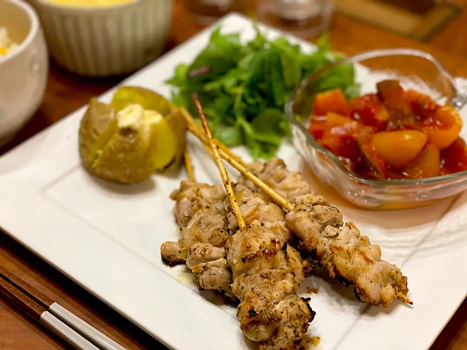 Snapdishの料理写真:鶏モモ肉のスブラキ風　ラタトゥイユ添え☺︎|まめすけ。さん