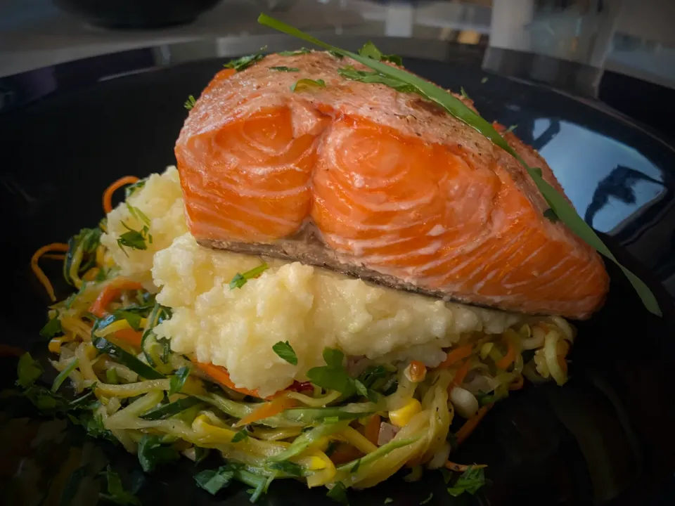 Roasted Salmon ,Mashed Potatoes and Zucchini with Carrots|Christine pavelkaさん