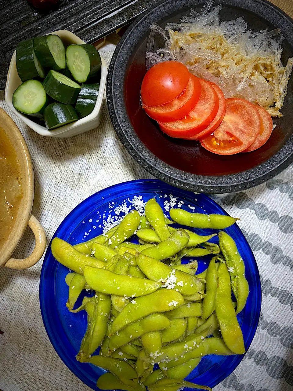 Snapdishの料理写真:収穫を手伝った祖父の枝豆を蒸しで🌿|1614さん