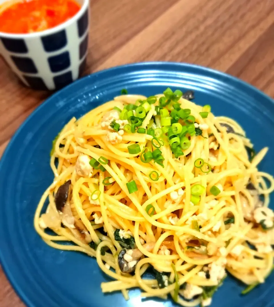 Snapdishの料理写真:鶏そぼろと平茸の和風パスタ|ゆりちさん