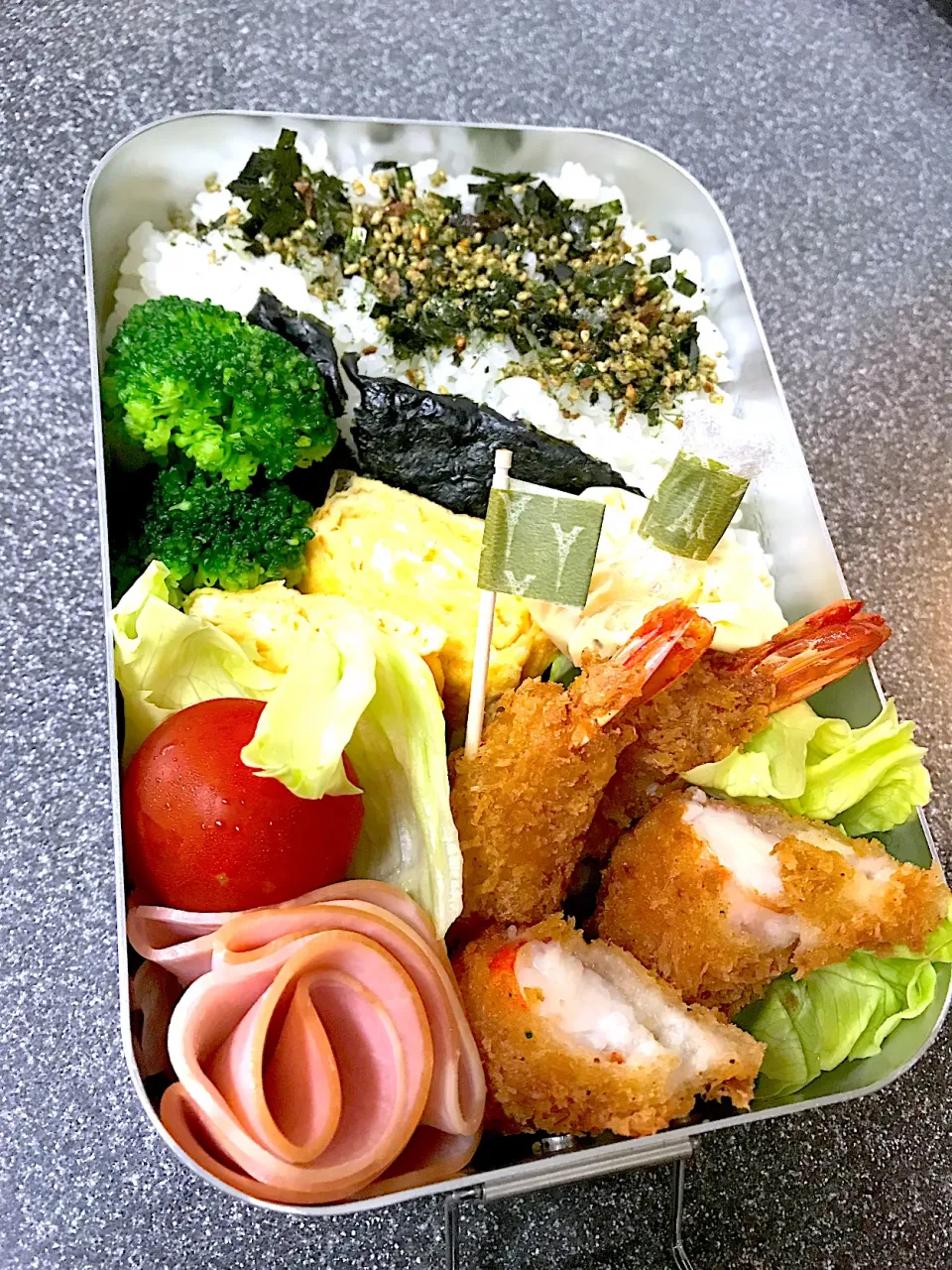 Snapdishの料理写真:海老フライ弁当|ミキのんさん