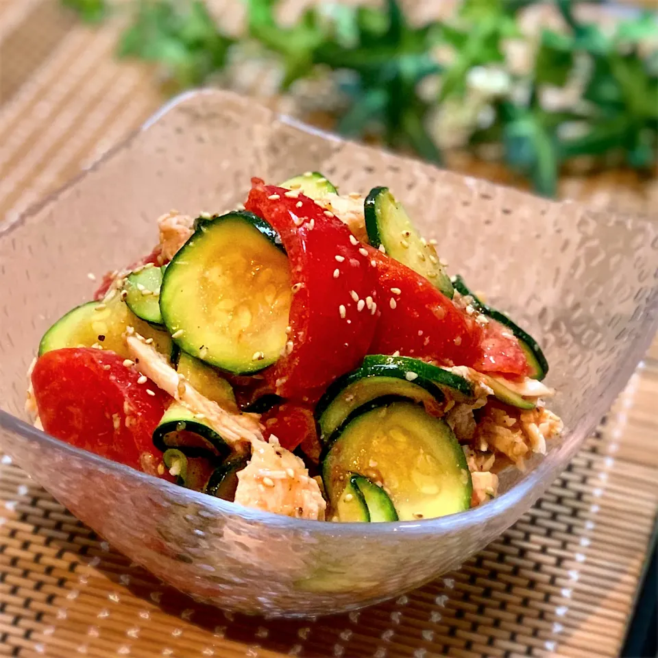 Snapdishの料理写真:リピリピ♡真希ちゃんの料理 ズッキーニと鶏胸肉のスイチリ胡麻和え|あゆさん