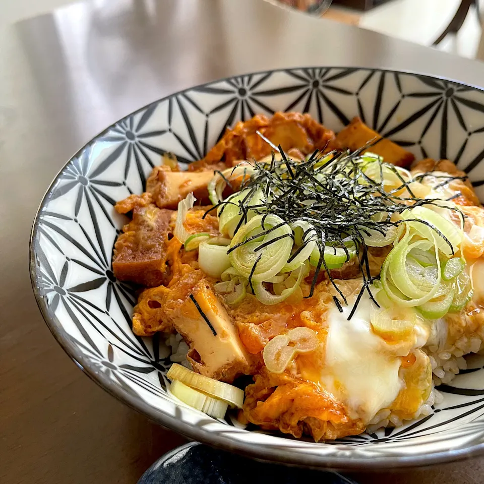 Snapdishの料理写真:厚揚げ卵とじ丼|ナガマンさん