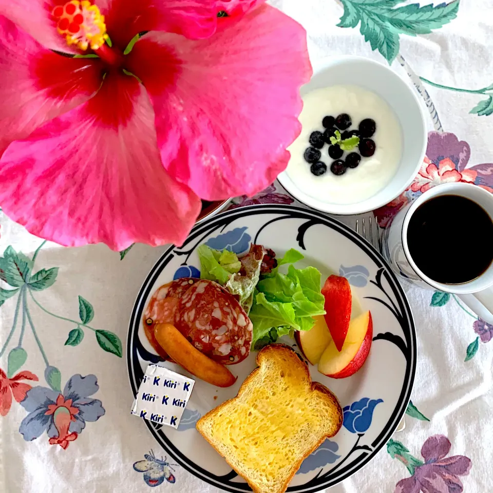 Snapdishの料理写真:花とモーニングプレート|あっちゃんさん