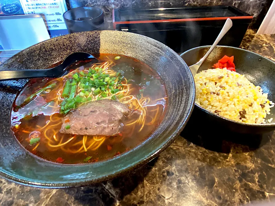 小倉　『薬膳ラーメン 蘭州』の薬膳ラーメン激辛とミニチャーハン|Kouji  Kobayashiさん