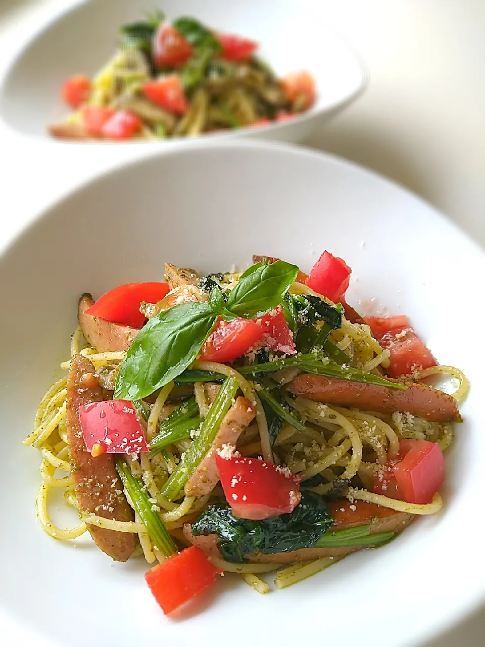 自家製ジェノベーゼソースとフレッシュトマトのパスタ🌿🍅|まめころさん