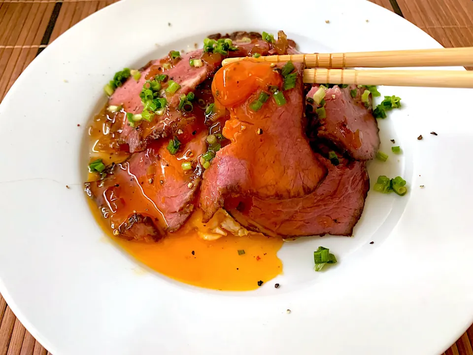 ひろりんさんの料理 ニンニクたっぷり香る🧄ローストビーフ丼🐮|ひろりんさん