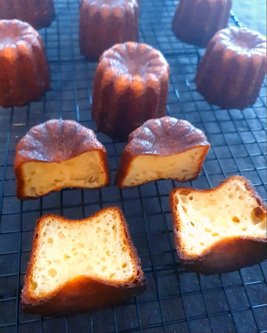 First trial at making Canelé. I think I nailed it!|YCさん