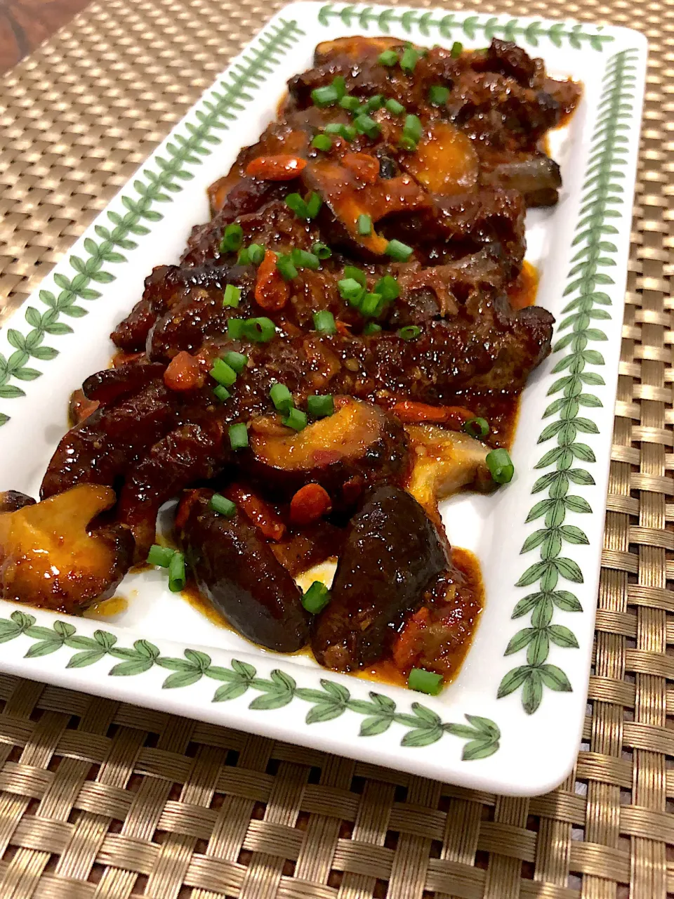 Braised chicken feet with mushroom and goji berries|Amy Aliyyaさん