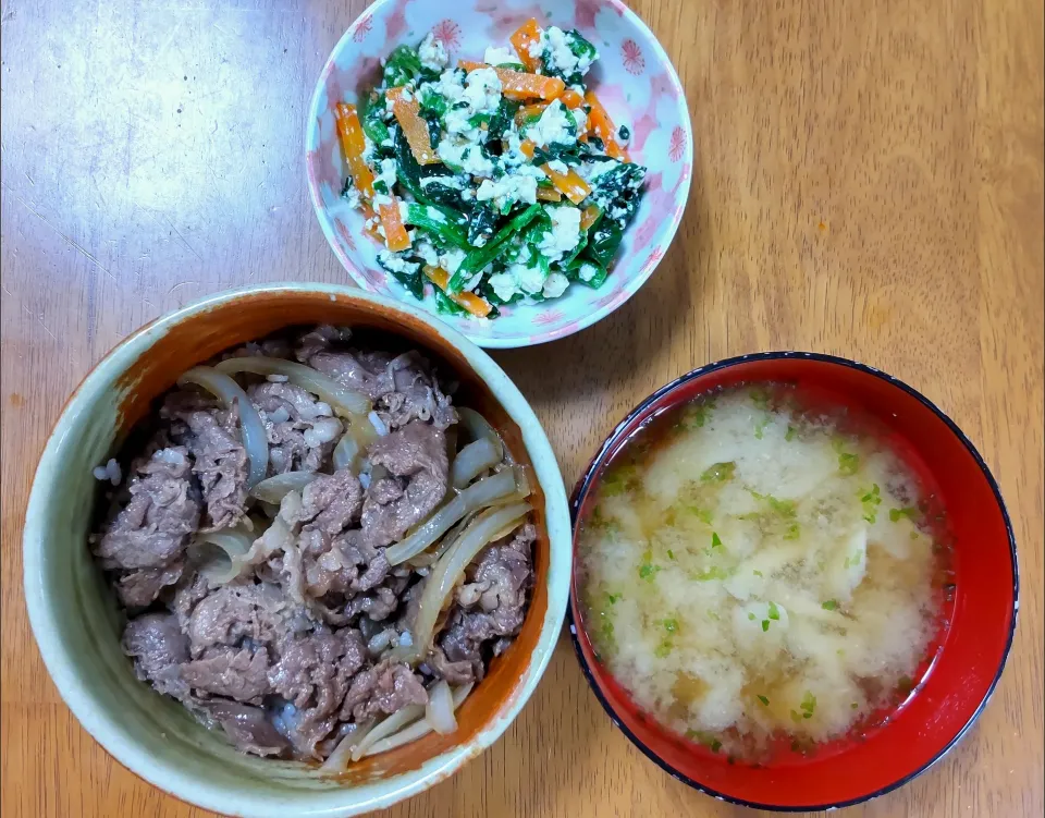 ６月２６日　牛丼　ほうれん草の白和え　舞茸とあおさのお味噌汁|いもこ。さん