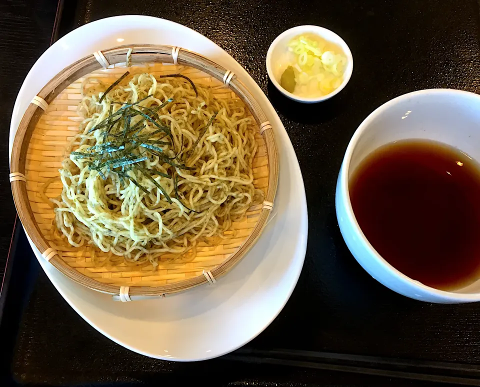 北海道真狩村にある
ニセコラーメン風花
ざるラーメン
カゴメ昆布がいっぱいの麺|🌻ako ·͜·♡peco🌻さん