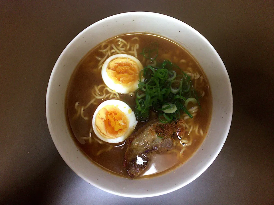 自家製 赤味噌ラーメン(玉子入)|ばーさんさん