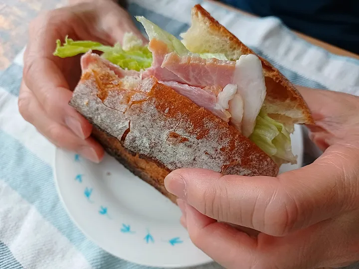 Snapdishの料理写真:熟成ハムサンド|ぱいんてーるさん