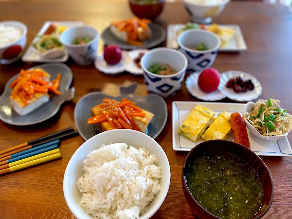 あおさのお味噌汁、厚揚げのにんじんあんかけ、ネギのだし巻きたまご、たらとピーマンの炒め物、すもも、金時豆|ＭＡＲＵＥ家の食卓さん