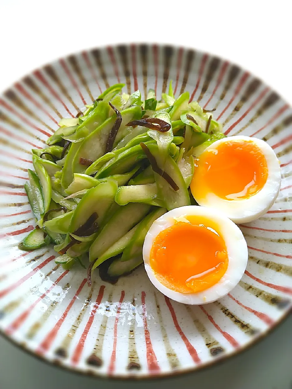 Snapdishの料理写真:ひとみんΨ(*´∀｀)Ψさんの料理 MU!GE!N! 生アスパラサラ🥗💕|まめころさん