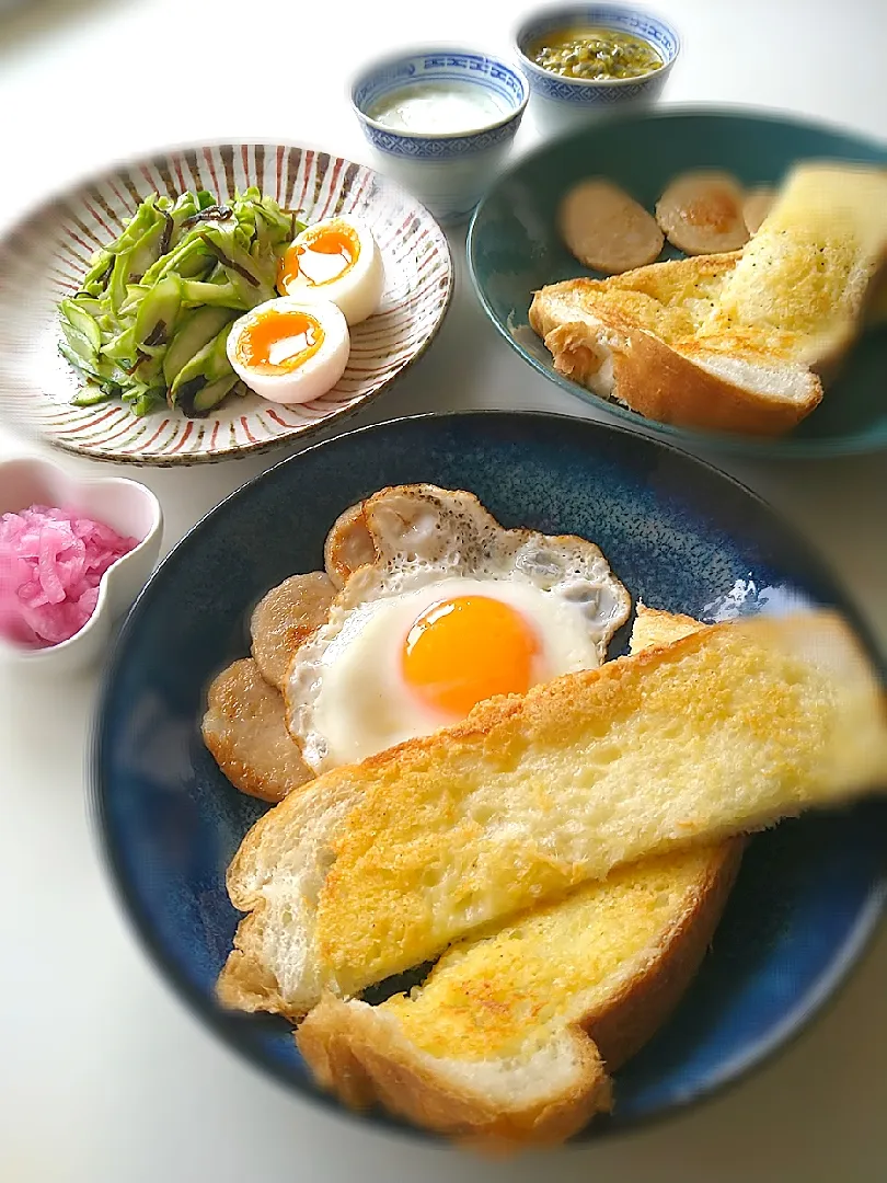 MAKUBIさんの料理 サクサクチーズトーストとW玉子のランチ　じゃなくて、朝ごはん！😁|まめころさん